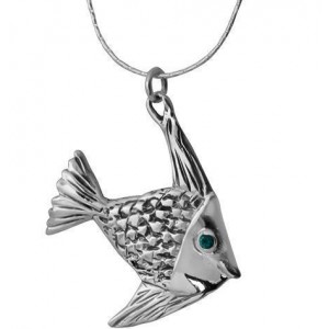 Fish Pendant in Sterling Silver with Emerald Stone by Rafael Jewelry Jüdischer Schmuck