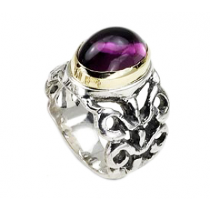 Sterling Silver Ring with Carvings and Garnet Stone Jüdische Ringe