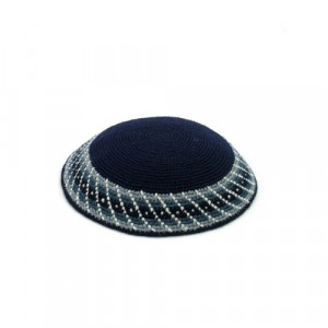 15 cm navy blue knitted kippah with gray patterned border Kipás