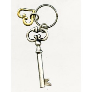 Brass Keychain with Large Skeleton Key and Silver Heart Charm Israelische Kunst