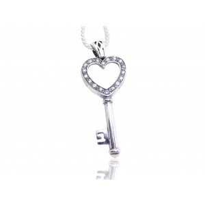 Key Charm Heart Pendant with Hebrew Letter 'Pey' Ketten & Anhänger