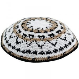 Kippah in White Knitted DMC with Light Brown and Black Kipás