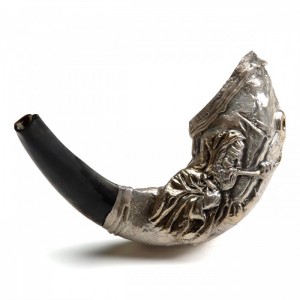 Polished Ram Horn Shofar with Sterling Silver Decorative Plates (Man Blowing Shofar) Presentes de Rosh Hashaná